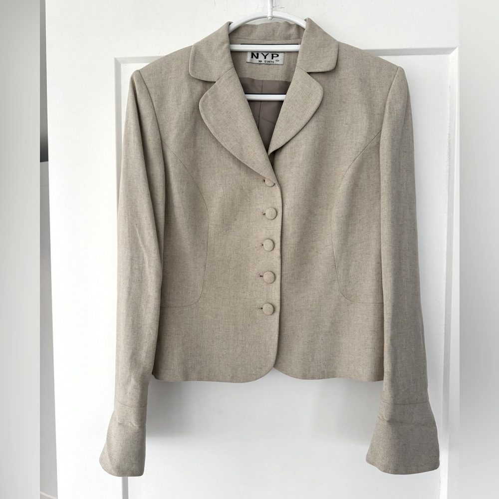NYP SUITS linen short blazer. Size 8. Lined. Long sleeves with cuffs. New